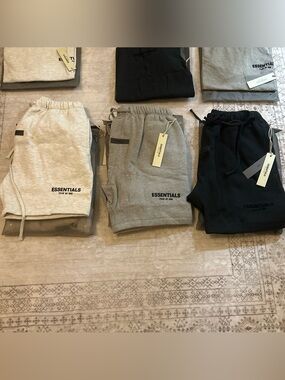 ESSENTIALS FEAR OF GOD shorts.